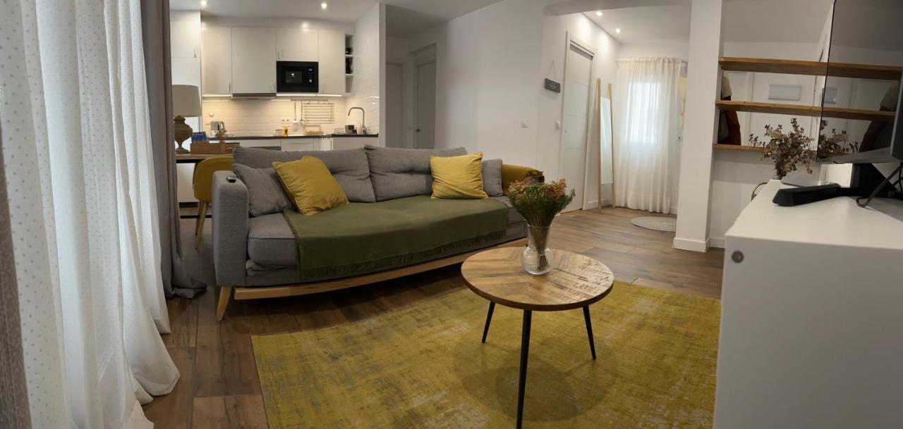 Petit Apartment Los Remedios Sevilla Exterior foto